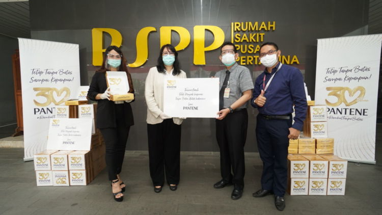 Rayakan 30 Tahun, Pantene Dukung Tenaga Medis dengan Berbagi Paket Perawatan #RambutTanpaBatas