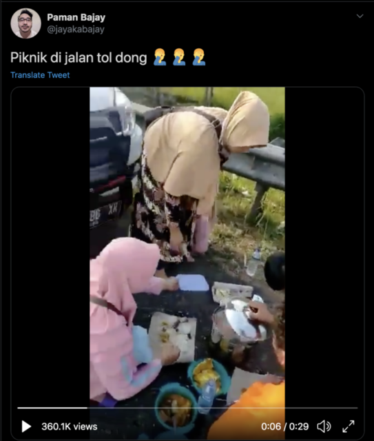 Viral Satu Keluarga Makan-Makan di Bahu Jalan Tol, Ini Berasa Pesta Kebun Apa Gimana Sih!?