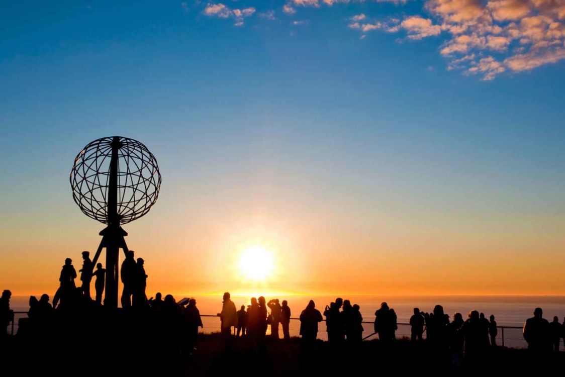 Midnight Sun, Saat Matahari Bersinar 24 Jam Nonstop di Norwegia. Tengah Malam Berasa Siang Hari!