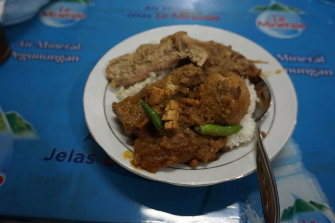 Gudeg Permata, Kuliner Malam yang Lezat nan Legendaris di Kota Jogja. Pecinta Gudeg Wajib ke Sana!