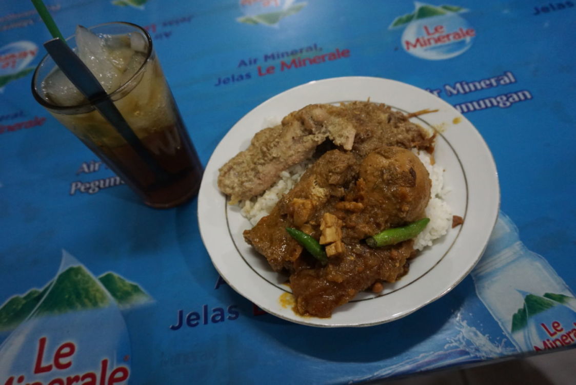 Gudeg Permata, Kuliner Malam yang Lezat nan Legendaris di Kota Jogja. Pecinta Gudeg Wajib ke Sana!