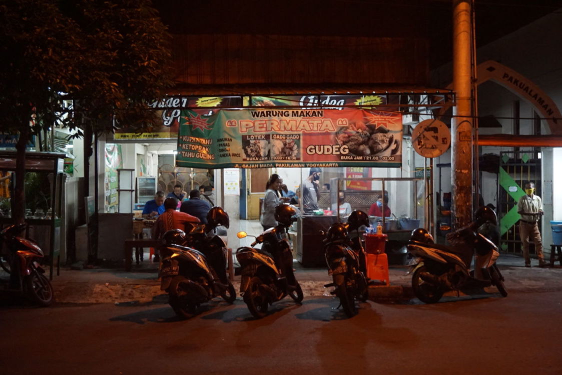 Gudeg Permata, Kuliner Malam yang Lezat nan Legendaris di Kota Jogja. Pecinta Gudeg Wajib ke Sana!