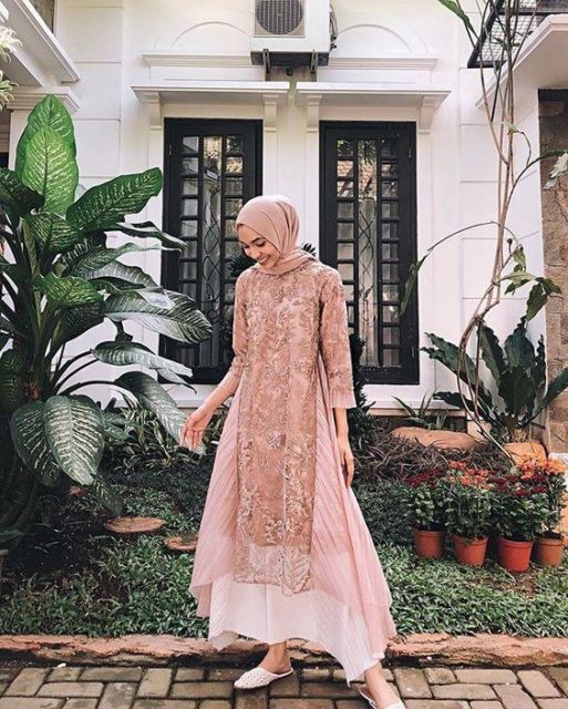 9 Kebaya Percampuran Kain yang Cantik Banget Buat Wisuda Hingga Lamaran. Unik tapi Elegan!