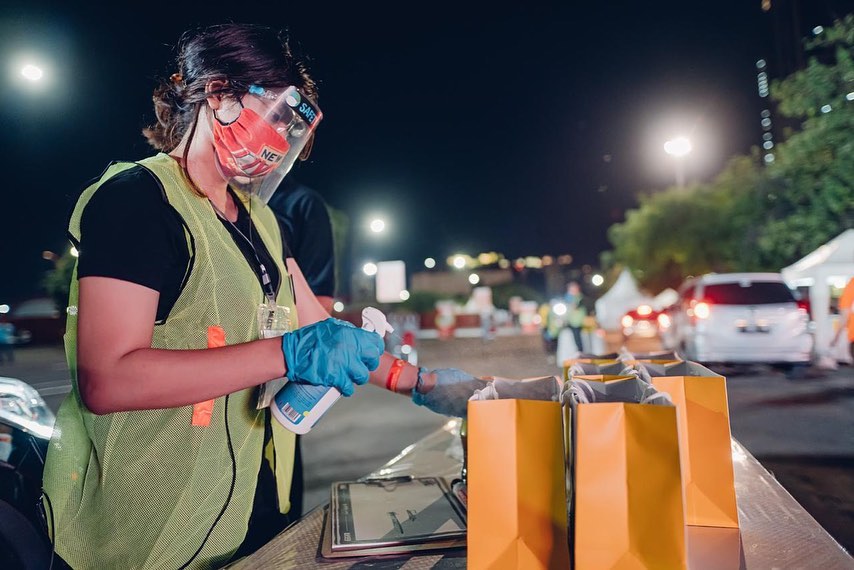 Serunya Konser Musik Drive-In di Jakarta, Tepuk Tangan Penonton Diganti Klakson Mobil Bersahutan