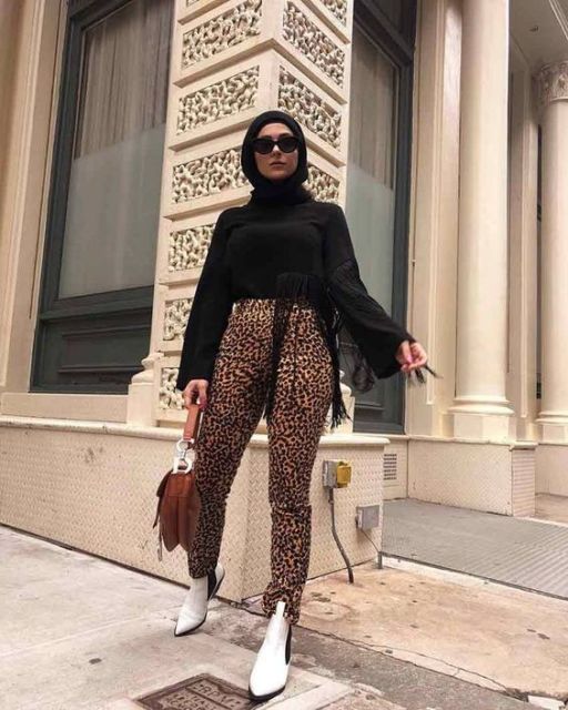 Cantiknya Motif Leopard Buat Foto OOTD; Jauh Banget dari Kesan Seram!