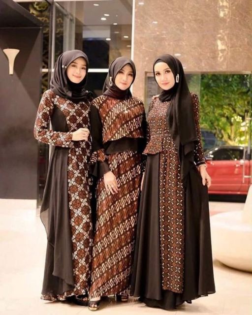 Buat Alternatif Selain Kebaya, Ini 8 Gamis Motif Batik yang Simpel tapi Anggun!