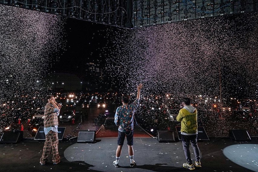 Serunya Konser Musik Drive-In di Jakarta, Tepuk Tangan Penonton Diganti Klakson Mobil Bersahutan