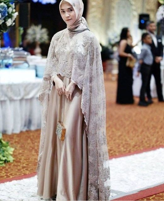 Pesona Kebaya Cape yang Menawan; Solusi Buat Pemilik Lengan dan Dada Besar!