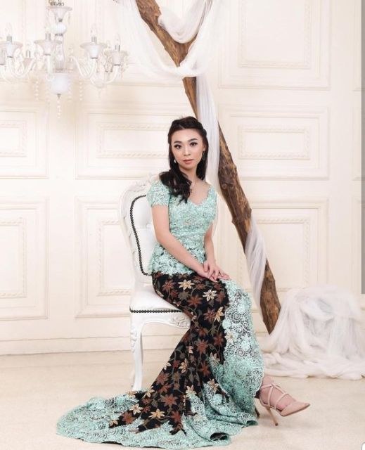 9 Kebaya Percampuran Kain yang Cantik Banget Buat Wisuda Hingga Lamaran. Unik tapi Elegan!