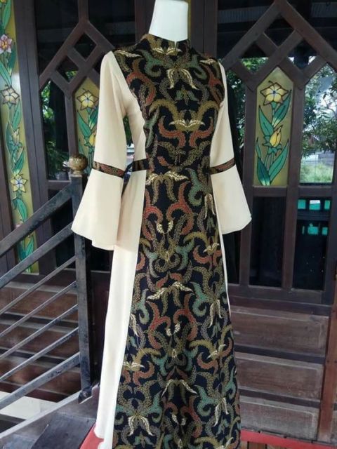 Buat Alternatif Selain Kebaya, Ini 8 Gamis Motif Batik yang Simpel tapi Anggun!