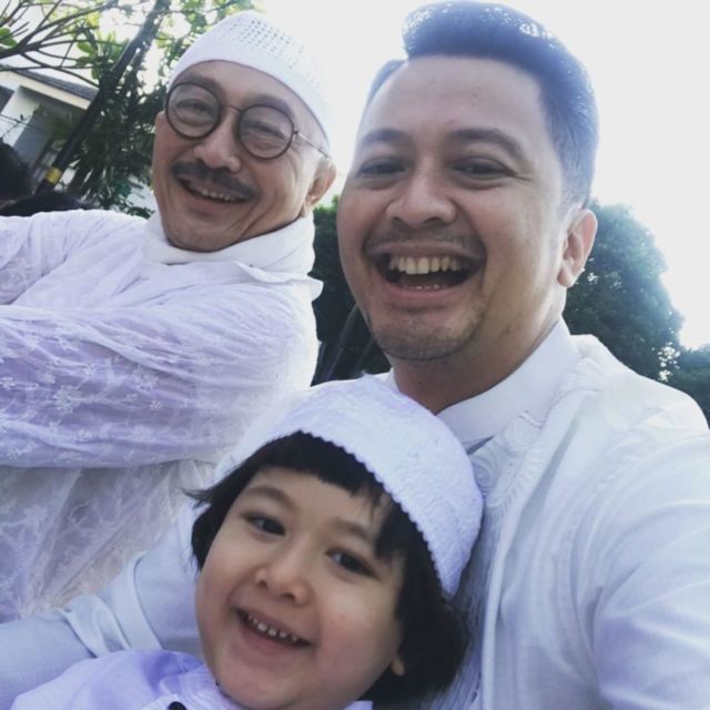 Mengintip Momen Tiga Generasi 10 Selebritis Indonesia dalam Satu Tangkapan Foto