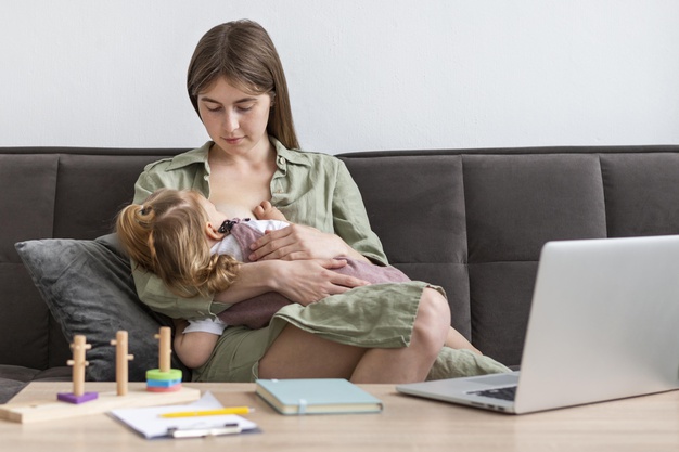 6 Manfaat Menyusui untuk Fisik dan Mental Ibu. Siapa Bilang Cuma Bermanfaat untuk si Bayi?