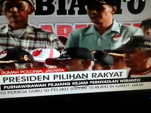 Beginilah Jadinya Kalau Judul Berita dan Foto yang Tampil Nggak Sinkron. Ternyata TV Bisa Ngebug Juga ya~