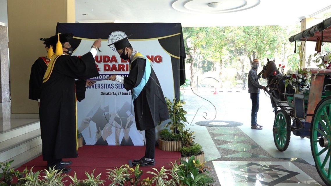 Dari Wisuda Drive Thru sampai Gunakan Gim Minecraft, ini Beragam Cara Unik Wisuda Semasa Pandemi