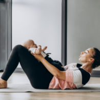 7 Pose Yoga untuk Atasi Pegal Bagi Ibu Menyusui. Gampang Ditiru dan Tak Perlu Banyak Waktu