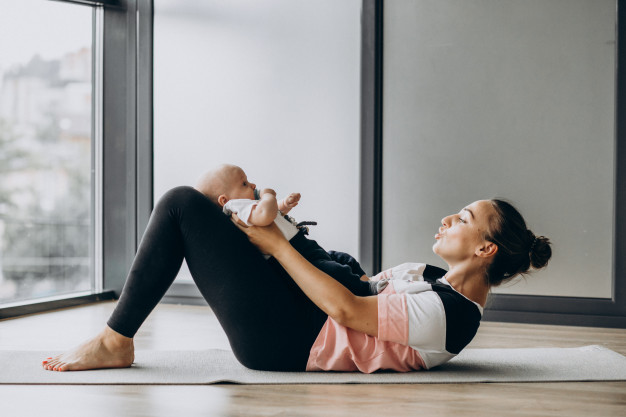 7 Pose Yoga untuk Atasi Pegal Bagi Ibu Menyusui. Gampang Ditiru dan Tak Perlu Banyak Waktu