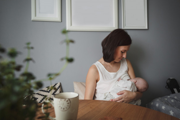 6 Manfaat Menyusui untuk Fisik dan Mental Ibu. Siapa Bilang Cuma Bermanfaat untuk si Bayi?