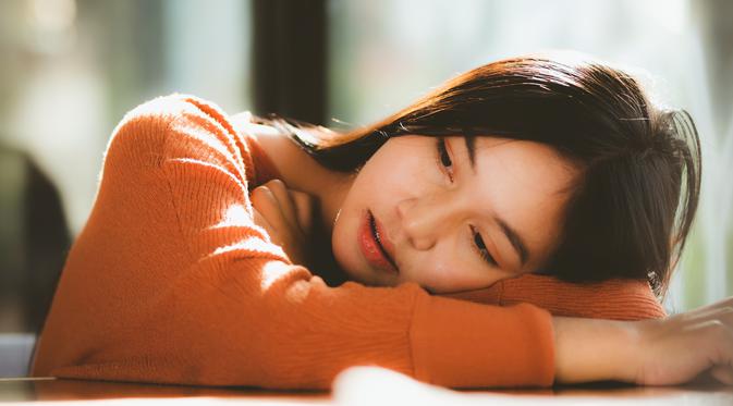 Cara Berdamai dengan Overthinking Saat Orang Lain Tak Menyukaimu