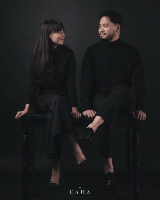 7 Ide Prewedding Berbaju Kasual dalam Ruangan. Konsepnya Santai tapi Tetap Elegan