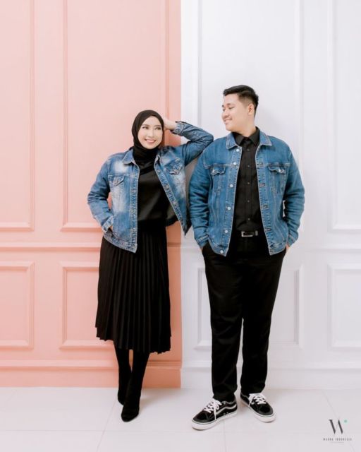 7 Ide Prewedding Berbaju Kasual dalam Ruangan. Konsepnya Santai tapi Tetap Elegan