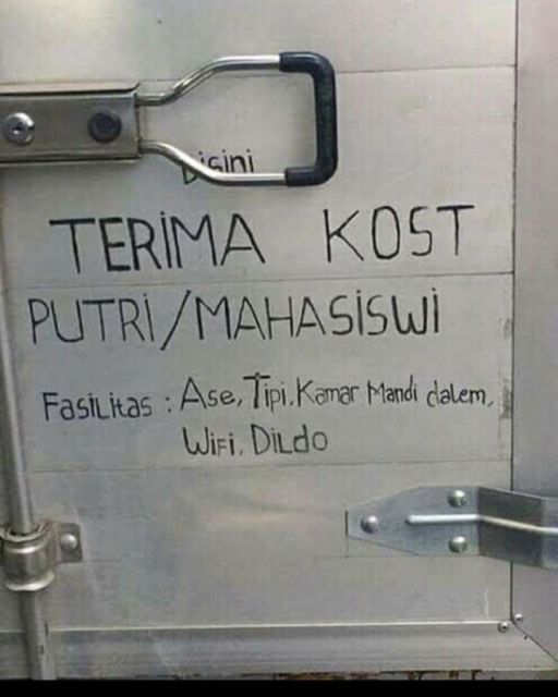 11 Papan Iklan Kos-kosan yang Absurd bin Kocak. Pemilik Rumahnya Pasti Suka Bercanda nih :D