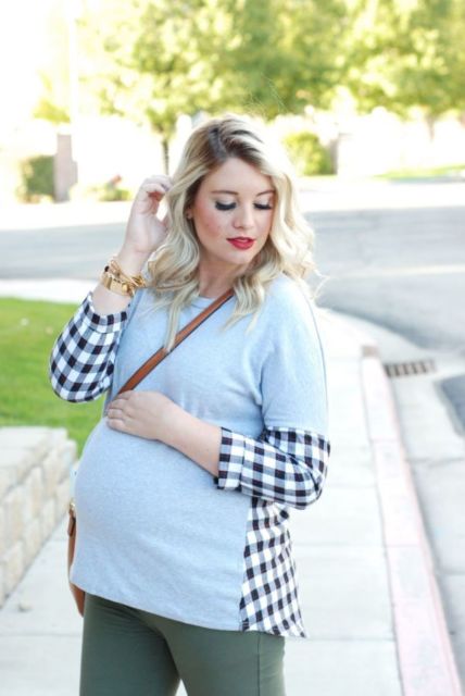 9 Ide Maternity Style dengan Motif Kotak-kotak. Dijamin Bikin Kelihatan Makin Awet Muda~