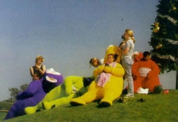 11 Foto Jadul Proses Syuting Teletubbies. Bikin Kaget, Ternyata Beda dari Bayangan Masa Kecil