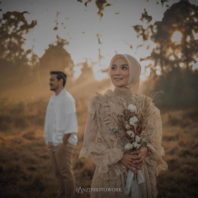 15 Ide Pre-wedding Berlatar Senja. Jaminan Indah dan Romantis Tanpa Banyak Usaha~