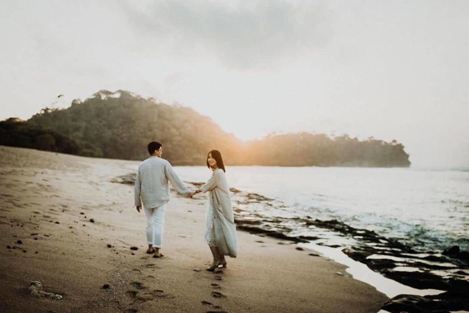 15 Ide Pre-wedding Berlatar Senja. Jaminan Indah dan Romantis Tanpa Banyak Usaha~