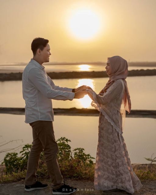 15 Ide Pre-wedding Berlatar Senja. Jaminan Indah dan Romantis Tanpa Banyak Usaha~