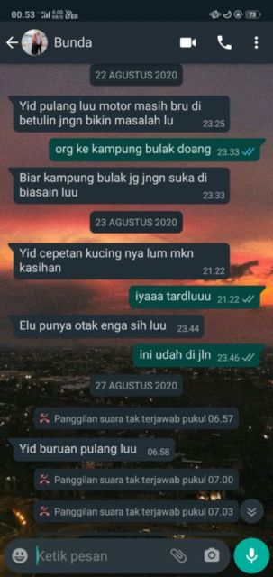 Disuruh Pulang Emak Saat Lagi Main Emang Ngeselin, Tapi Kalau Lihat Chat Warganet ini Lucu juga~