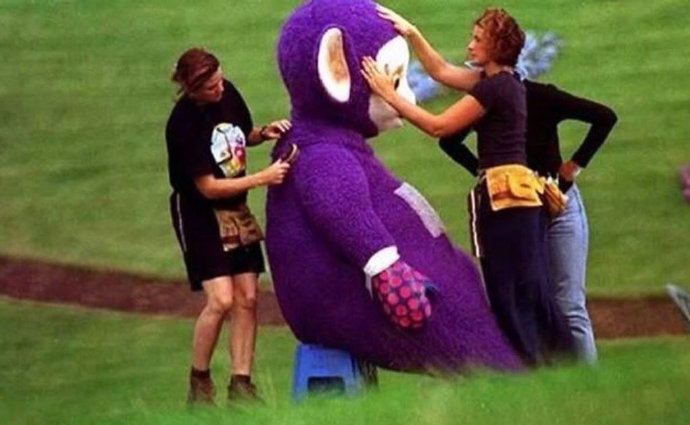 11 Foto Jadul Proses Syuting Teletubbies. Bikin Kaget, Ternyata Beda dari Bayangan Masa Kecil