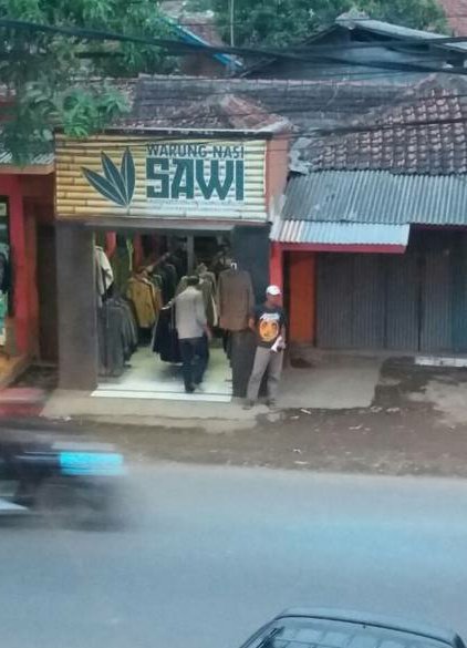 11 Jenis Penglaris Kocak, tapi Bisa Bikin Daganganmu Bakal Laris Manis. Asal Nggak Malu, Gas Aja!