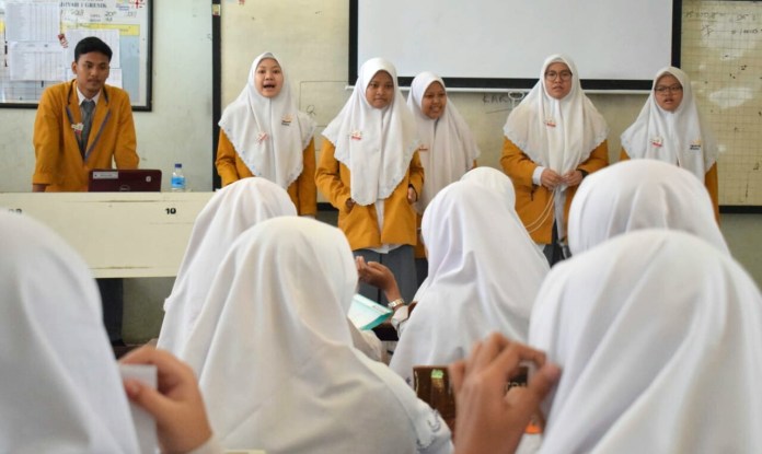 Tipe-tipe Teman Paling Resek Ketika Kita Presentasi di Kelas. Nyusahin Banget Pokoknya!