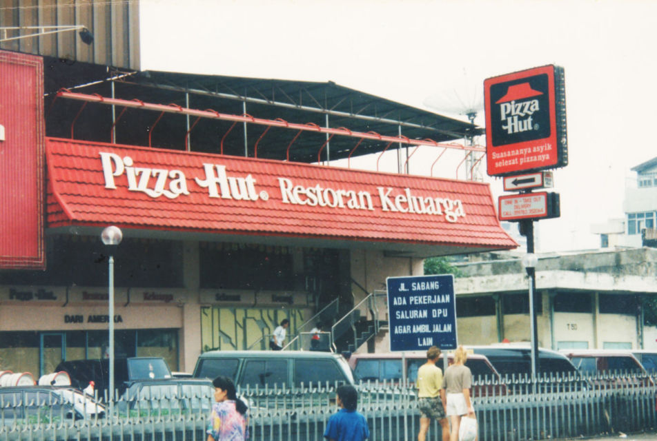 Kisah Sukses Pendiri Pizza Hut, Carney Bersaudara. Buka Restoran Pertama dengan Modal Seadanya