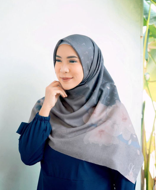 Biasa Tampil Kocak, Ini Potret Fitri Tropica Saat Tampil Feminin nan Anggun