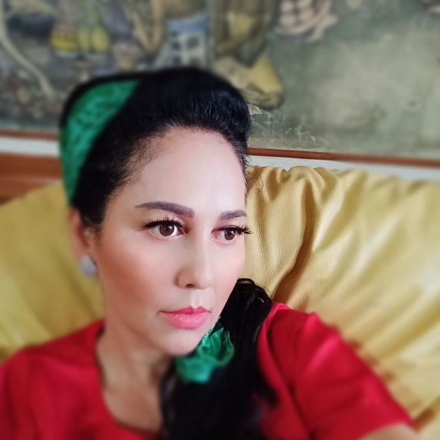 Berusia Lebih dari 50 Tahun, 10 Artis Indonesia ini Tetap Cantik dan Bugar. Seolah Nggak Menua!