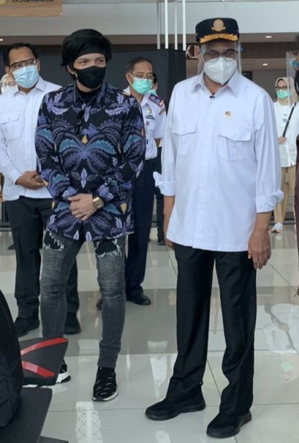 Pakai Jeans Sobek-Sobek Saat Bertemu Menteri, Atta Halilintar Dikritik Warganet