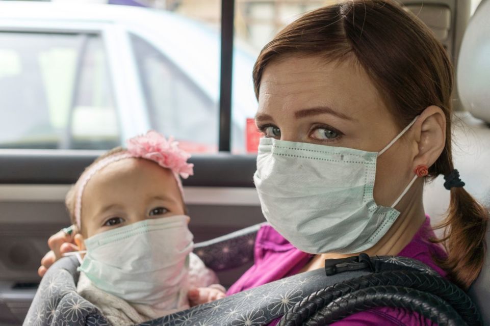 Pemerintah Anjurkan Warga Pakai Masker di dalam Rumah. Benarkah Bisa Lindungi Keluarga dari Corona?