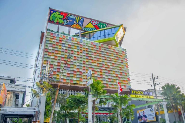 Punya Konsep Interior Penuh Warna dan Unik, ini lo 10 Hotel yang Instagramable di Surabaya