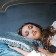 6 Cara Tetap Menghasilkan Uang Meski Kamu Sedang Tidur Nyenyak. Apa Saja?