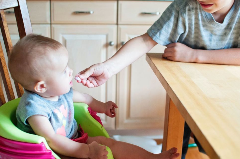 Bukan Cuma buat Curhat, Ini Pentingnya Ibu Punya Teman Sesama Ibu. Demi Kewarasan!