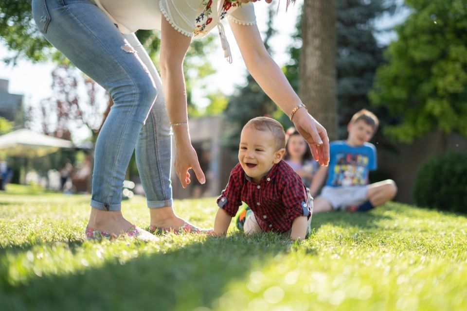 7 Pertimbangan Membingungkan yang Dialami Ibu Ketika Ingin Punya Anak Kedua. Gini Amat, Ya :(