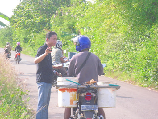 4 Alasan Kenapa Kamu Harus Ramah Saat Lewat Daerah Perkampungan. Penting nih!