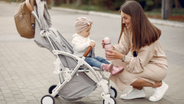 7 Rekomendasi Stroller di Bawah 1 Juta. Bentuknya Simpel, Gampang Dibawa dan Banyak Kegunaannya!