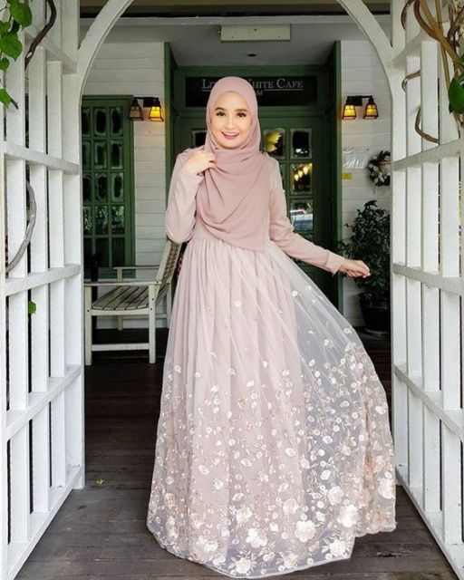 9 Referensi Motif Gamis Buatmu yang Suka Tampil Feminin; Nggak Melulu Bunga-Bunga!