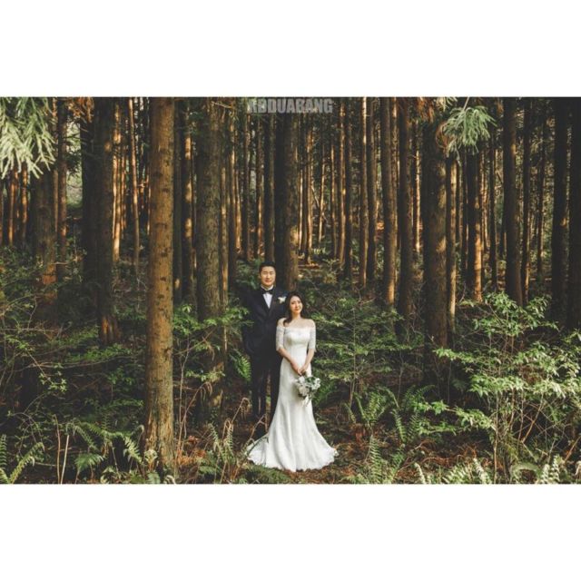 8 Ide Pre-wedding ala Korea di Alam Terbuka. Romantisnya Berpose Cantik di Taman Bunga!