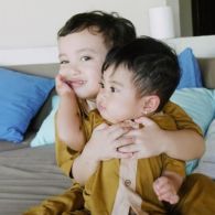 Melihat Betapa Manisnya Hubungan Kakak Adik antara Xabiru dan Chava. Sibling Goals Banget!