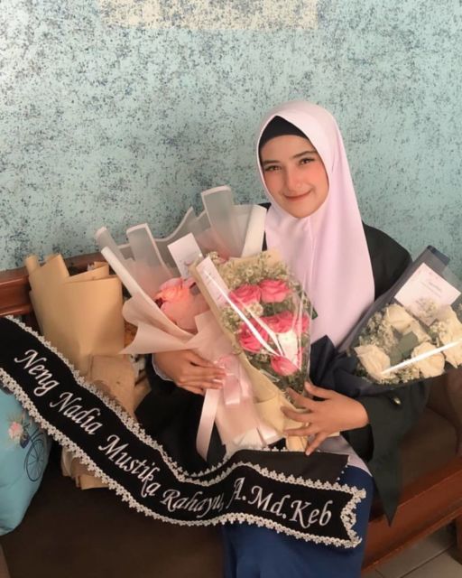 8 Artis yang Berhasil Lulus Kuliah di Masa Pandemi. Tetap Fokus Kuliah, Meski Kondisi Masih Krisis