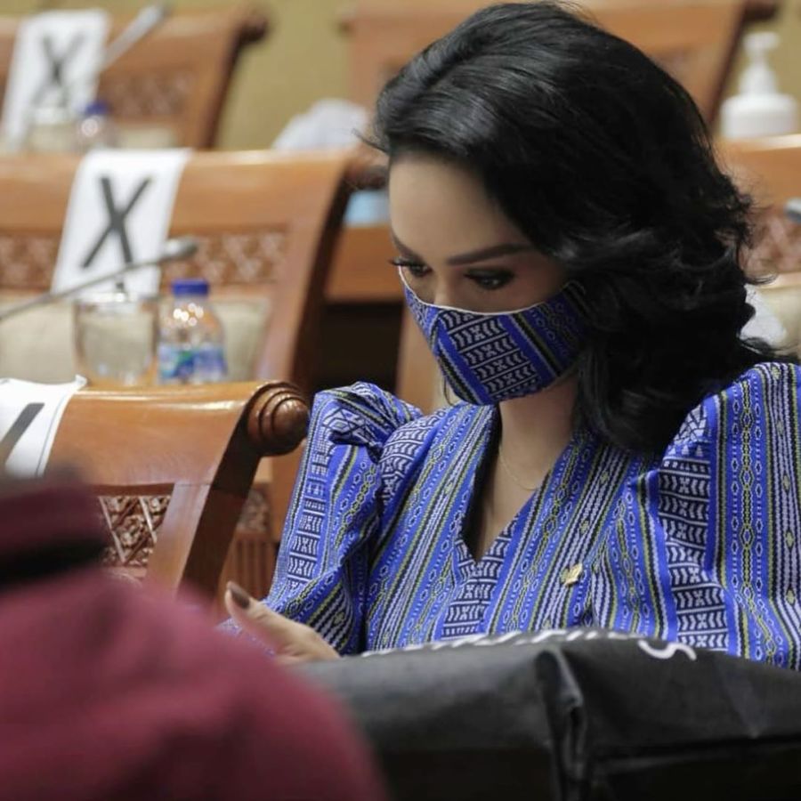 Dukung Pengesahan RUU Cipta Kerja Lewat Sebuah Postingan, Krisdayanti Tutup Kolom Komentar